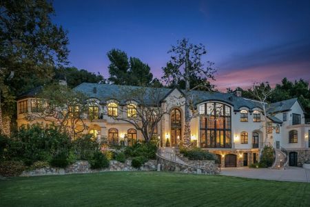 Gene Simmon and Shannon Tweed are listing their Benedict Canyon home on sale.